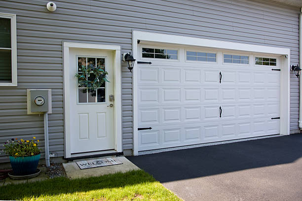 24/7 Emergency Garage Door Panel Replacement experts in Lebanon, IL